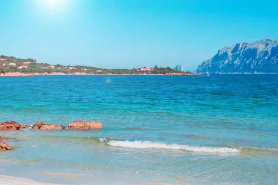 Olbia, Sardegna: panorama Tavolara da Porto Istana