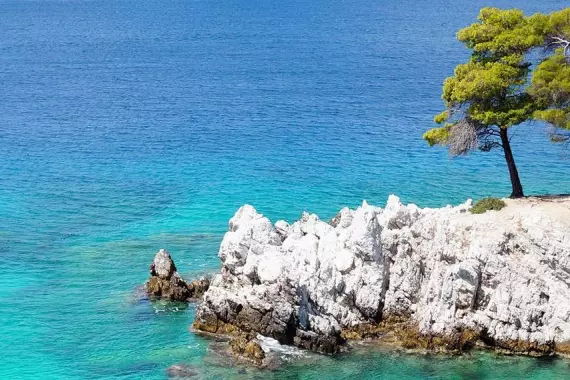 Panorama sul mare dell&#039;isola di Skopelos nell&#039;arcipelago delle Sporadi